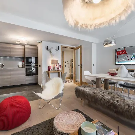 Renove 2 Avec Balcon Et Parking, Au Pied Du Telepherique De Rochebrune A - Fr-1-453-81 Apartment *